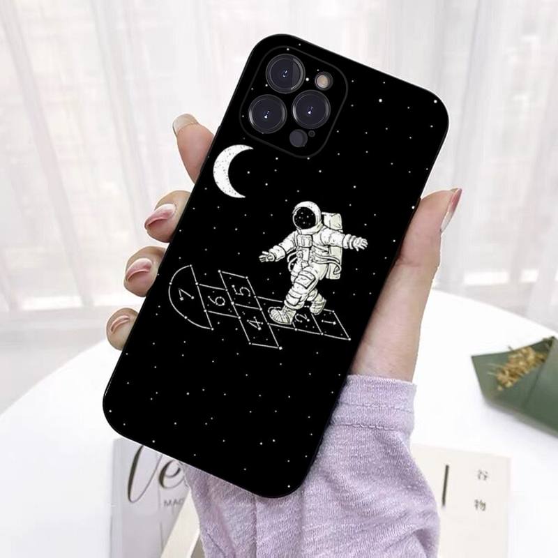 Moon Astronaut Phone Case For iPhone 8 7 6 6S Plus X SE 2020 XR XS 14 11 12 13 Mini Pro Max Mobile Case