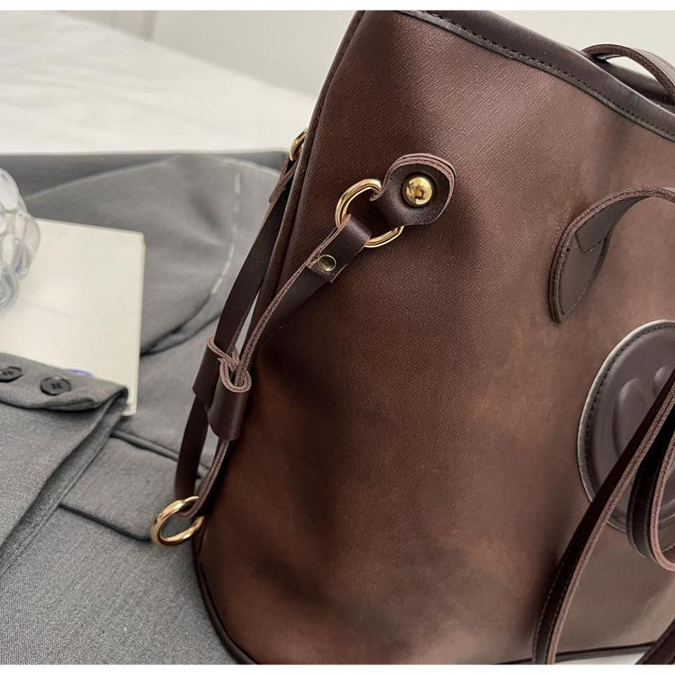 Модная большая вместительная ручная сумка — фото 5