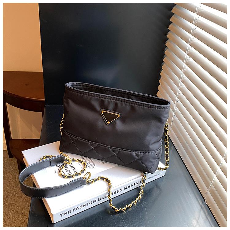 

2024 Новая корейская версия Универсальная сумка через плечо из ткани Оксфорд с цепочкой Большая вместимость Повседневная сумка с ромбом для поездок на работу