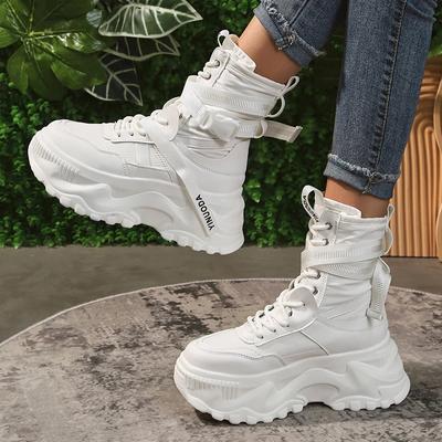 Botas de motocicleta plataforma grossas brancas femininas com fivela e cadarço, botas de cano curto com fundo grosso, sapatos vulcanizados da moda de outono para mulheres