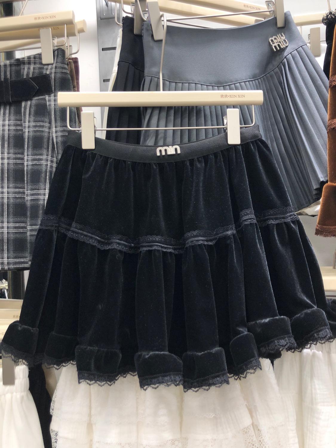 

Европейская станция черная кружевная бархатная короткая юбка женская весна-осень 2025 года узкая пышная юбка юбка-зонтик бедра юбка бюст юбка one size fits all чёрный