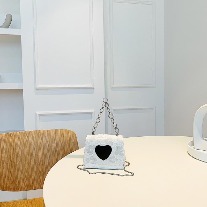 

Популярная в этом году модная сумка-тоут в зарубежном стиле с декоративной цепочкой в виде персикового сердца, летняя новинка 2025 года, мини-сумка через плечо