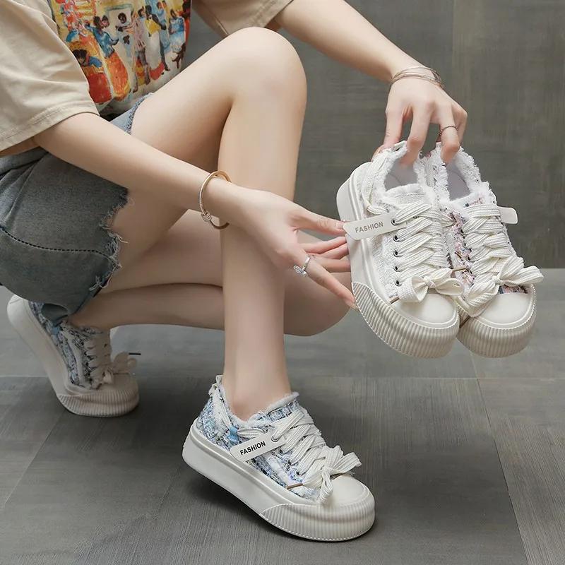 Casual Small White Shoes Women  Autumn and Winter New Fashion Thick Sole Big Head Bread Shoes Canvas Board Shoes