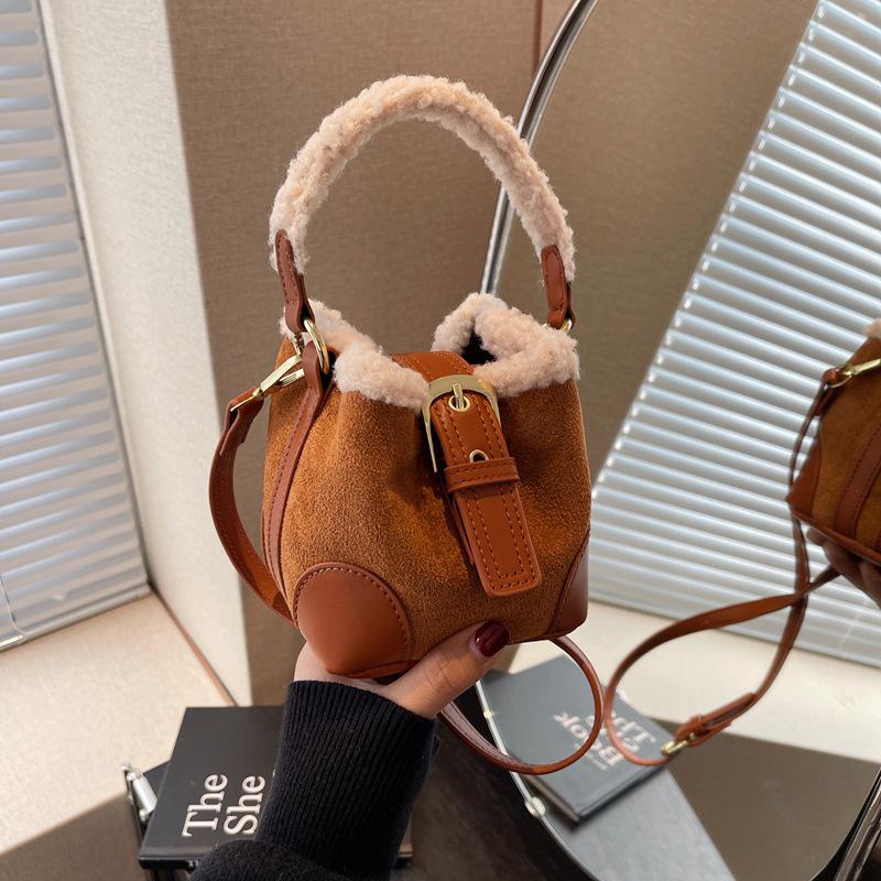 Y2K Retro Plush Crossbody Bucket Bag: Women's Mini Handbag with Frayed Edge, Versatile for Autumn and Winter
