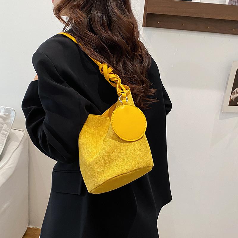 Retro Soft Pu Water Bucket Bag For Women With Magnet Closure And Mobile Pocket