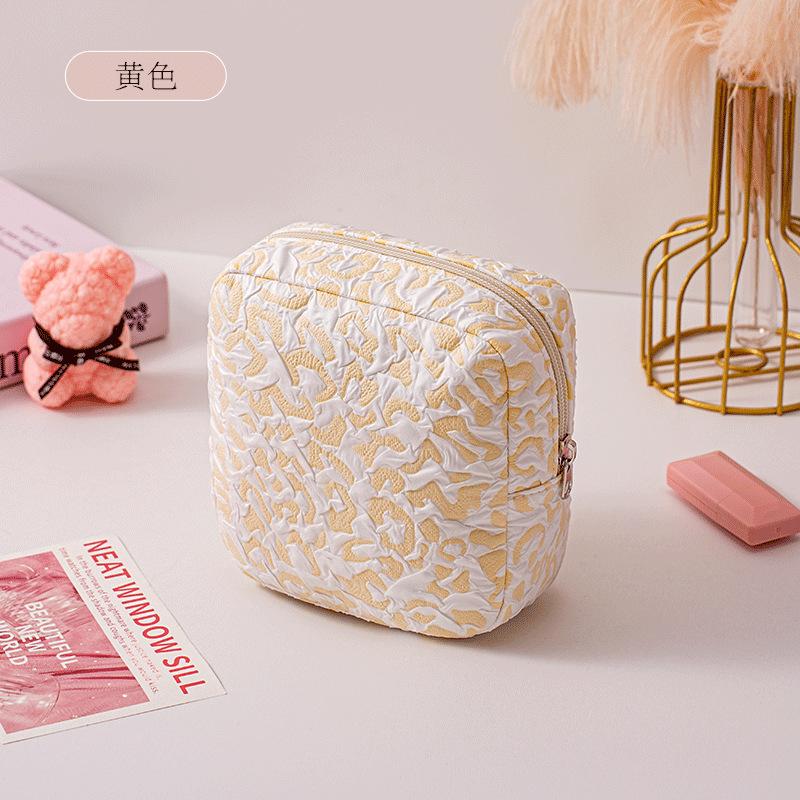Heart Pattern Sanitary Pads Bag Large Zipper Heart Style Cosmetic Makeup Bag Cute Portable Lipstick Makeup Case Organizer Bags