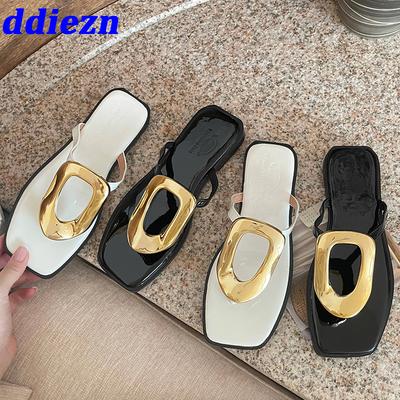 Mode Mode Tongs Métalliques Femme Pantoufles Nouveau En 2025 Luxe Été Plage Diapositives Féminines Pantoufles Dames Sandales Plates Chaussures