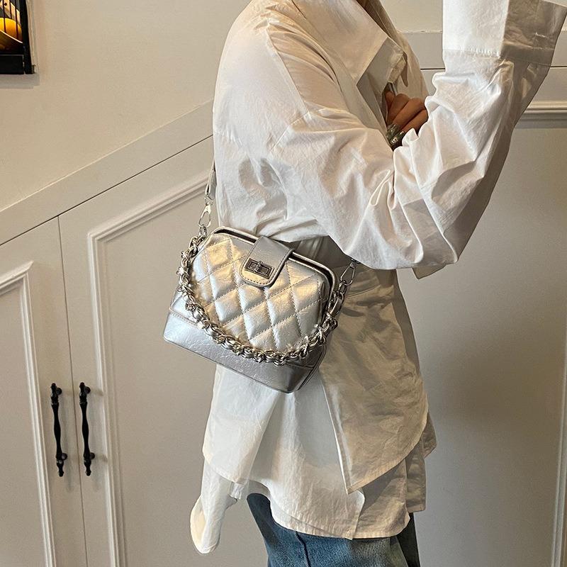 Rhombus chain messenger bag women's bag new summer niche design casual mouth gold bag
