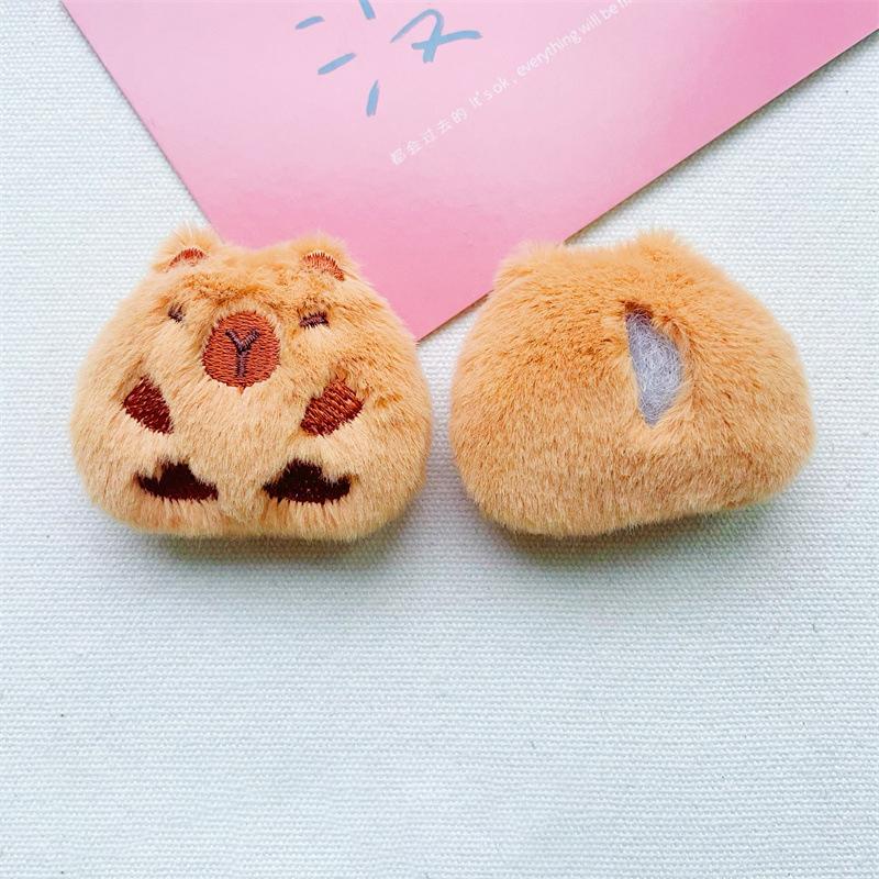 Kreativní měkké vycpané zvířátko kapybara plyšová brož Hračka kreslená postavička Roztomilá brož taška na zavěšení příslušenství