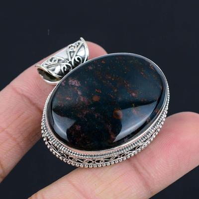 Prívesok z krvavého kameňa z masívneho striebra 925 Darčekový šperk pre unisex