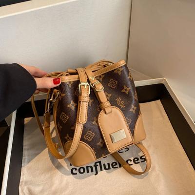 Retro Geometrik Çiçekli Omuz Çantası Bayan Çapraz Askılı PVC Metal Dekorasyon Kova Çanta Genç Kızlar İçin Yeni Moda Askı