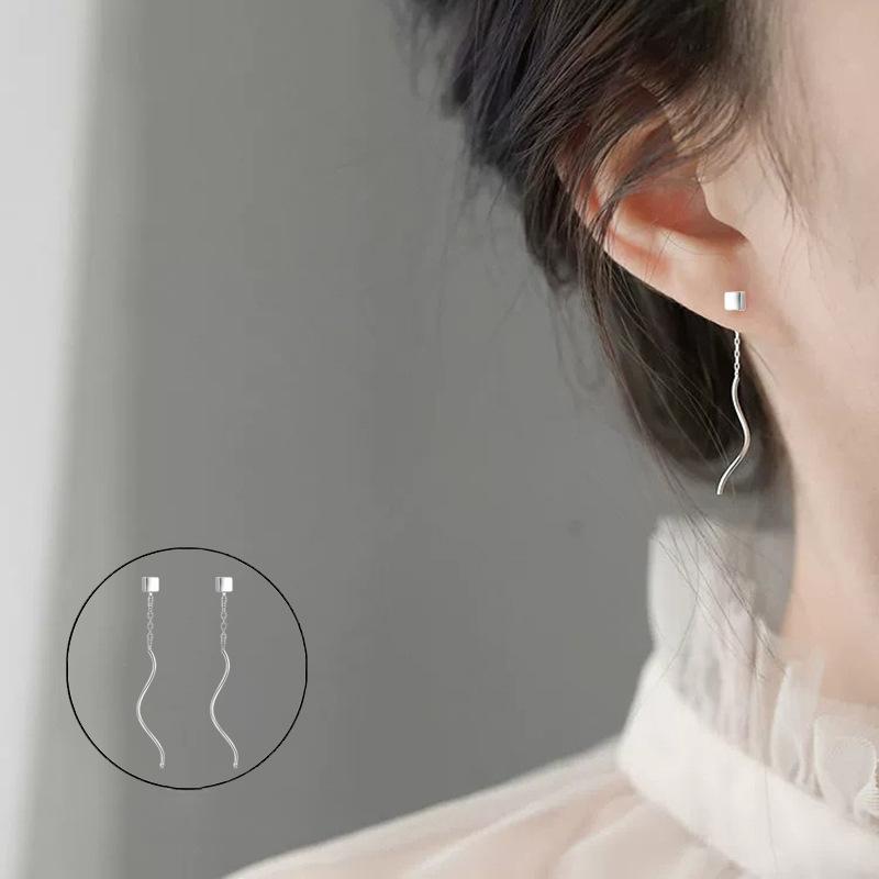 

Earline Femininity Простые и маленькие серьги-гвоздики с отверстием для уха с цепочкой Ins Cold Wind silver