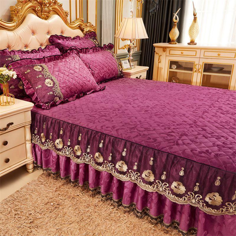 Dreiteiliges Set mit einem gesteppten Bettrock aus Kristallvelours mit abnehmbarem Design, einer dicken und warmen Bettdecke aus Spitze, perfekt für einen Prinzessinnenstil