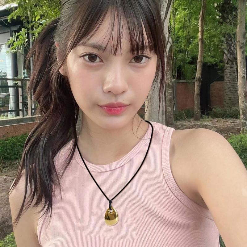 Stilvolle schwarze PU-Lederkordel-Halskette, schicker Bohnenanhänger, Schlüsselbeinkette, verstellbarer geometrischer Anhänger, Halskette, Accessoire