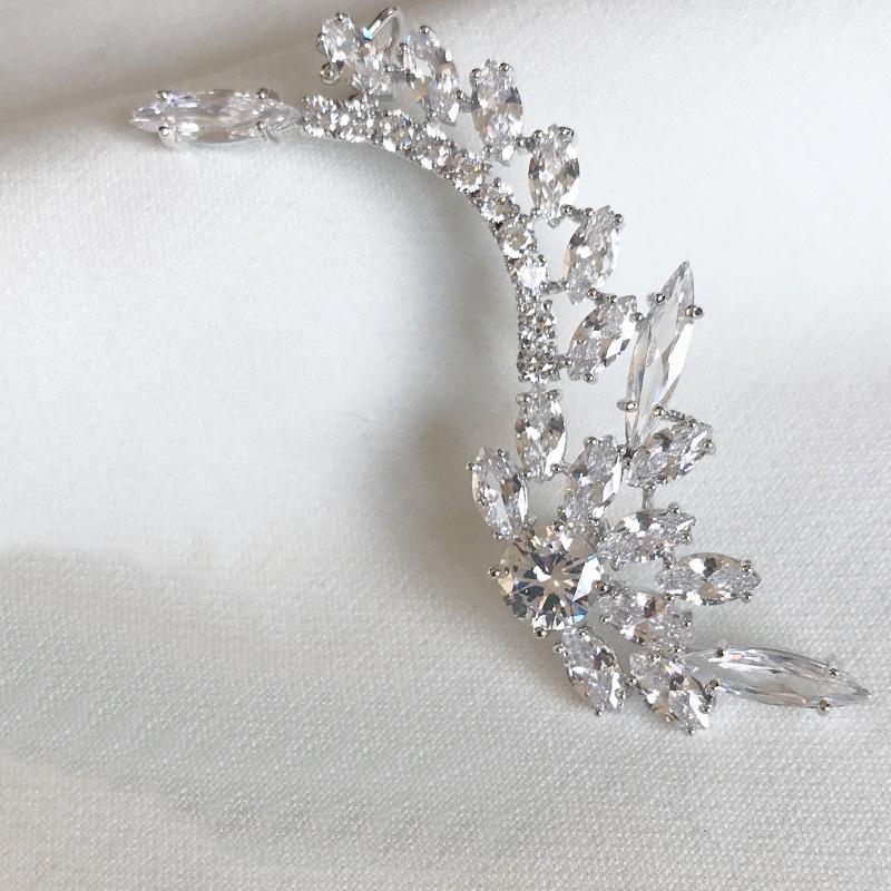 European & American Style Asymmetrical Teardrop Zircon & Diamond Earrings: Elegant, Luxurious, Fashionable, Shimmering Statement Jewelry for Women