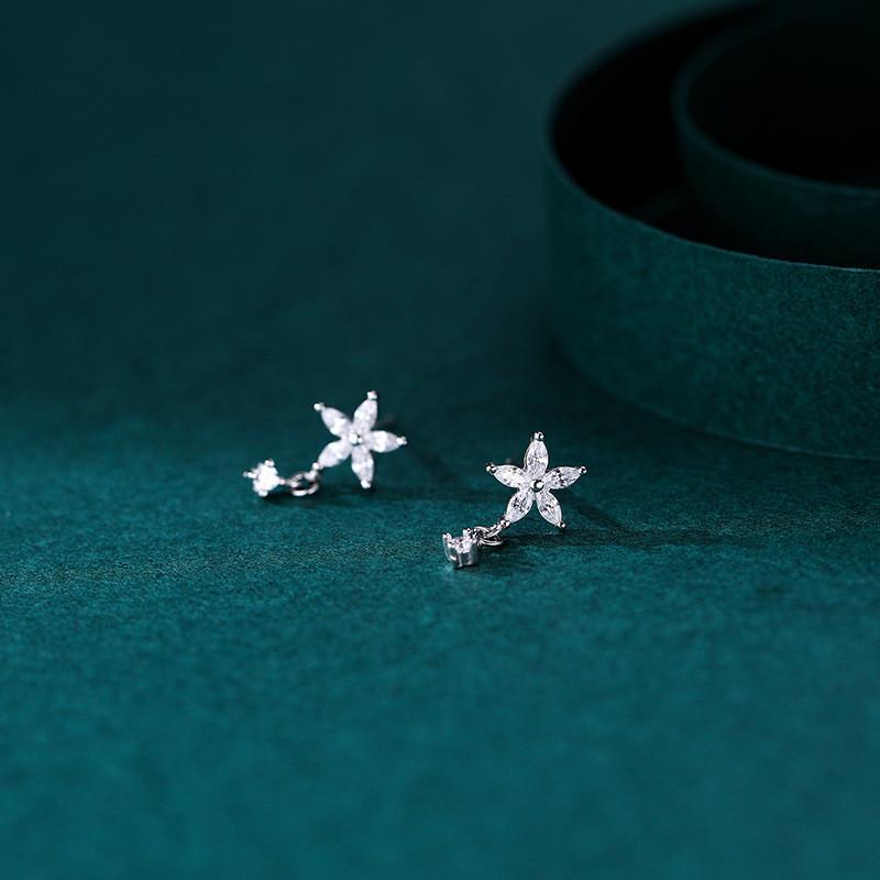 

Korean Luxury Exquisite Flower Inlaid Zircon Earrings for Women Temperament Wedding Dating Jewelry Gifts серебряный