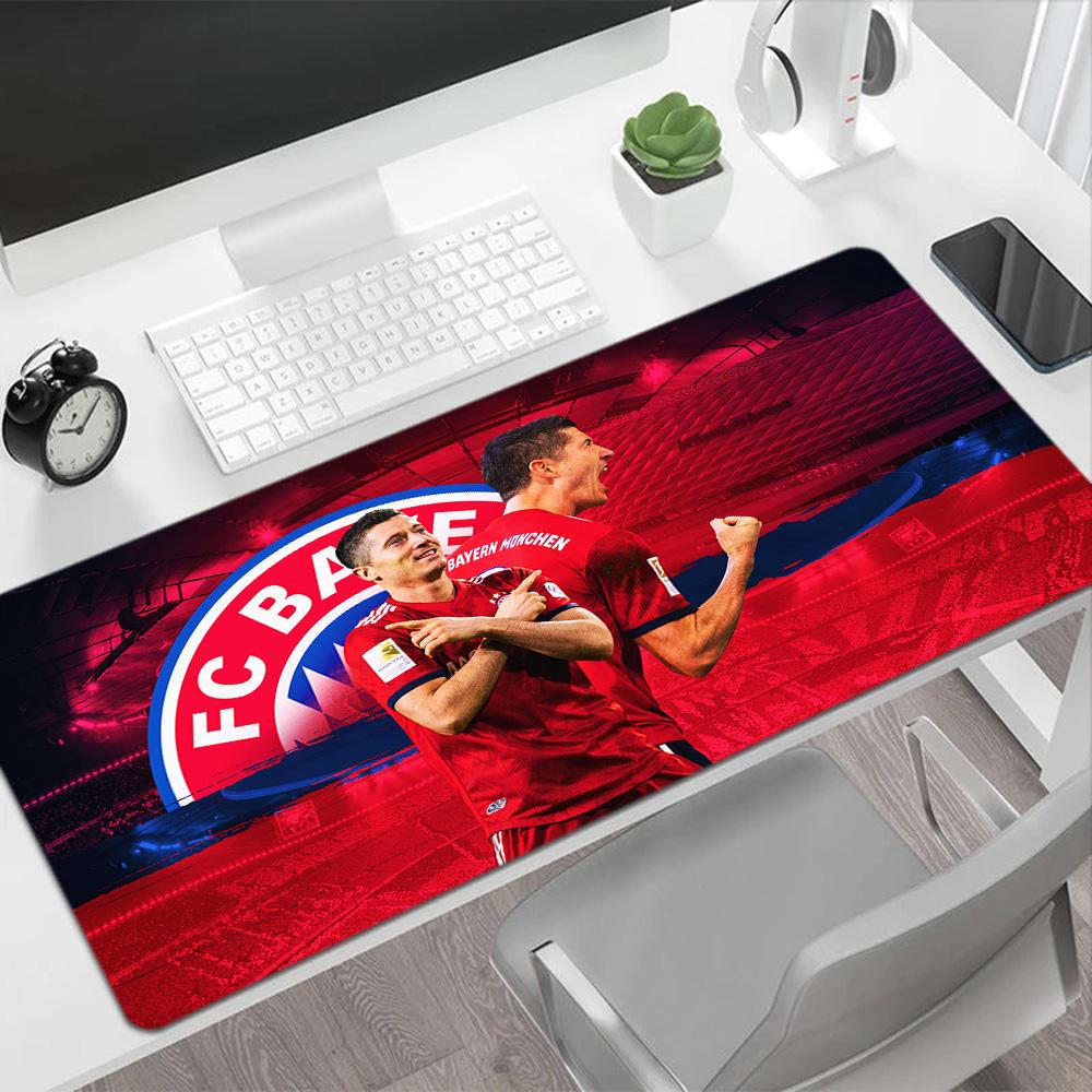Robert Lewandowski Feiert Tor Gaming Mauspads Schreibtischunterlage Desktop Mauspads Rutschfester Gummiboden Perfekt für Büro Laptop Gaming Setup