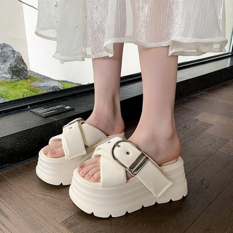 Thick-soled slippers for women to wear 2025 summer soft leather cross-toe stepping on shit sandals casual lazy slippers
