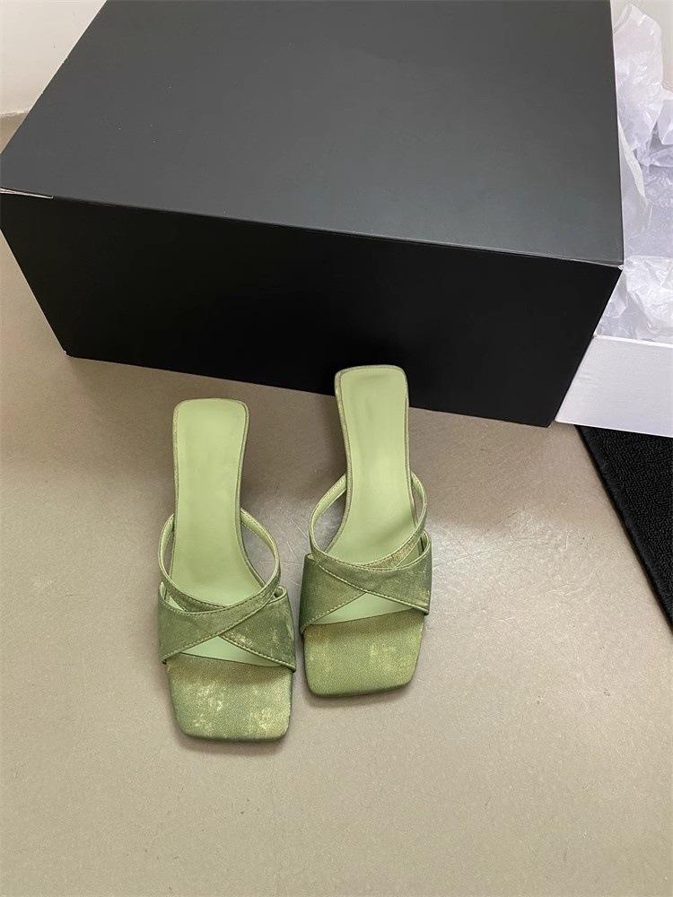 

Французский темперамент ниша открытый носок квадратная голова крутые тапочки женская летняя одежда одно слово тонкий ремешок высокие каблуки толстый каблук 35