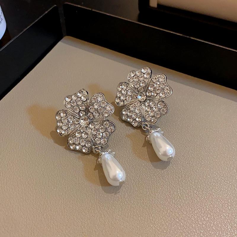 French light luxury flower diamond pearl multi-layer necklace niche creative collarbone chain temperament fashion high-end jewelry