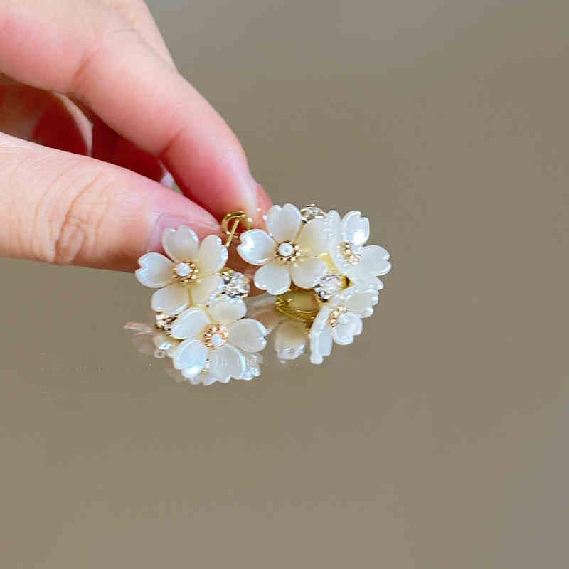 Silver needle French retro flower pearl fringed earrings personality sweet temperament stud earrings women