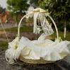 Kreativer handgemachter Hochzeitsblumenmädchenkorb, dekorativer Brautblumenkorb