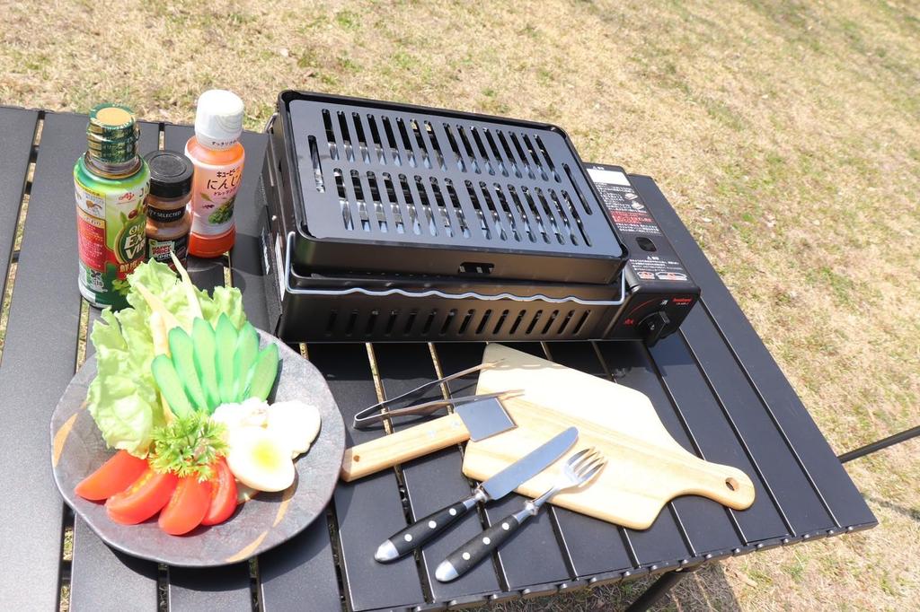(11) 6.0mm Thick, 180mm x 280mm, Fully Slit, Extra Thick Iron Plate, Iwatani, Compatible with Robata Grills and Grills (Stove not included)