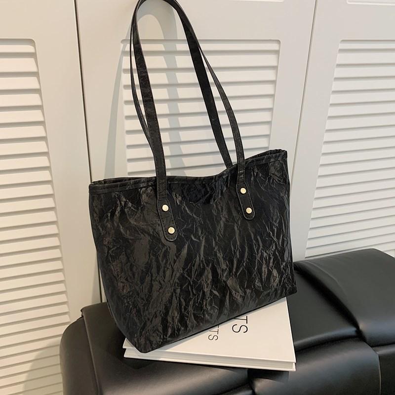 

Простая и атмосферная сумка-тоут Новый модный тренд женская наплечная сумка-подмышка Повседневная универсальная сумка-мессенджер женская чёрный