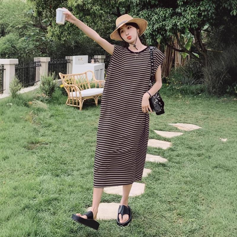 Women's Lazy Round Neck Sleeveless Striped Dress Summer Casual Loose Look Slim Slit Vest Dress