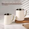Antihaft Milchkännchen Edelstahl Aufschäumkännchen, Professionelle Latte Art Tasse mit Langlebiger 304 Kännchen Messskala, Tropffrei