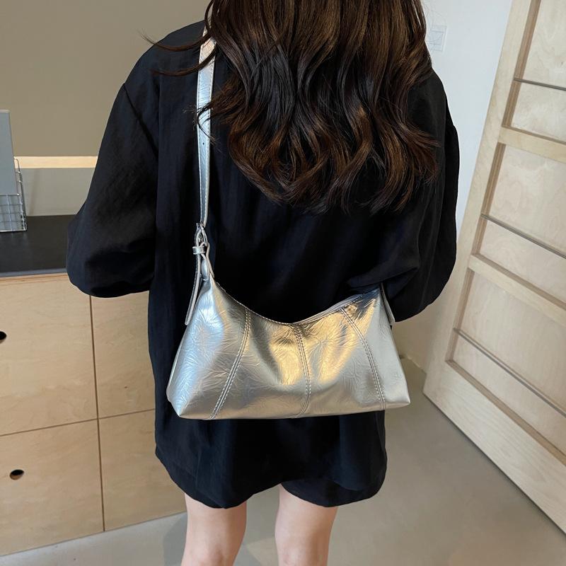 This winter's new soft leather large-capacity casual versatile one-shoulder crossbody bag fashionable high-end commuter dumpling bag