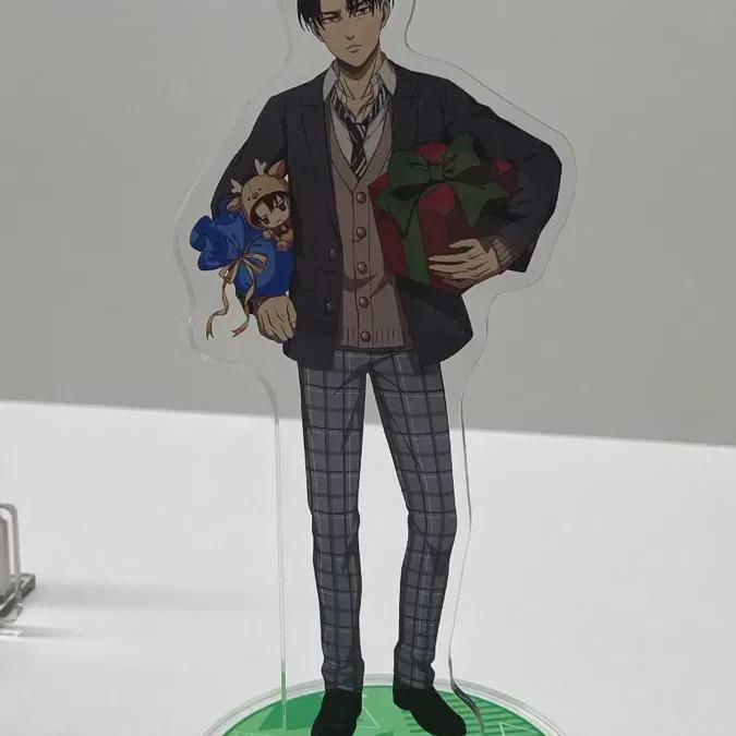 

Атака Титанов Леви Школьная форма Акриловая подставка