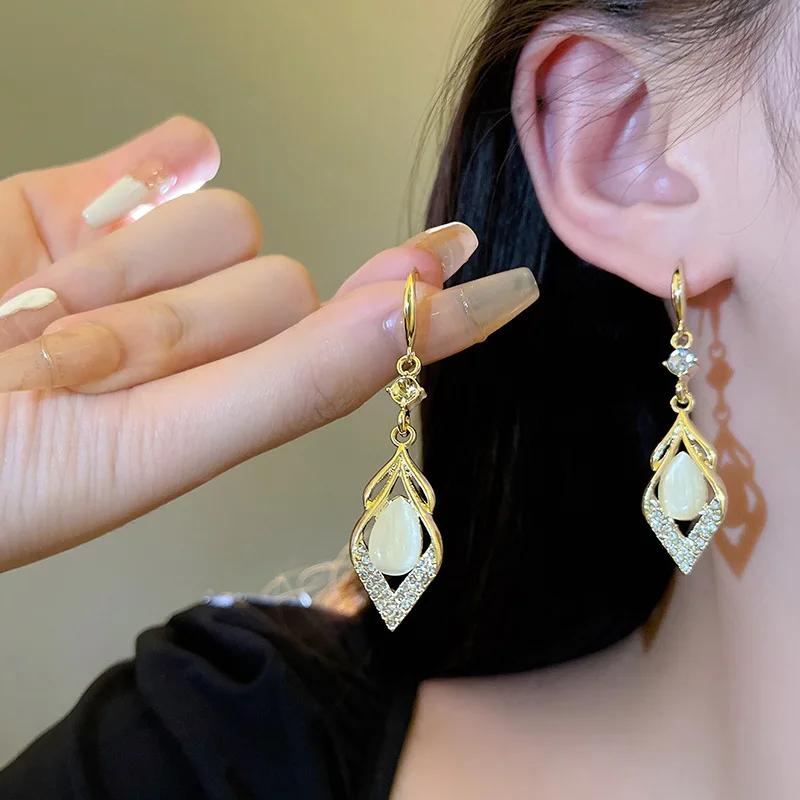 Fashion Trend Unique Design Elegant Exquisite Light Luxury Rhombus Zircon Earrings Female Jewelry Party Premium Gift