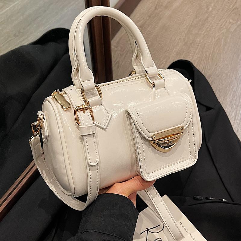 Women French Retro Red Handbag Y2K Style Motorcycle Soft Leather Round Bucket Bag Autumn Winter New Commuter Crossbody Bag