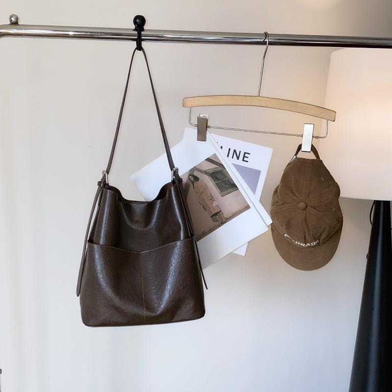 Genuine Leather Women's Bag with A Niche and High-end Design, Single-shoulder Underarm Bucket Bag