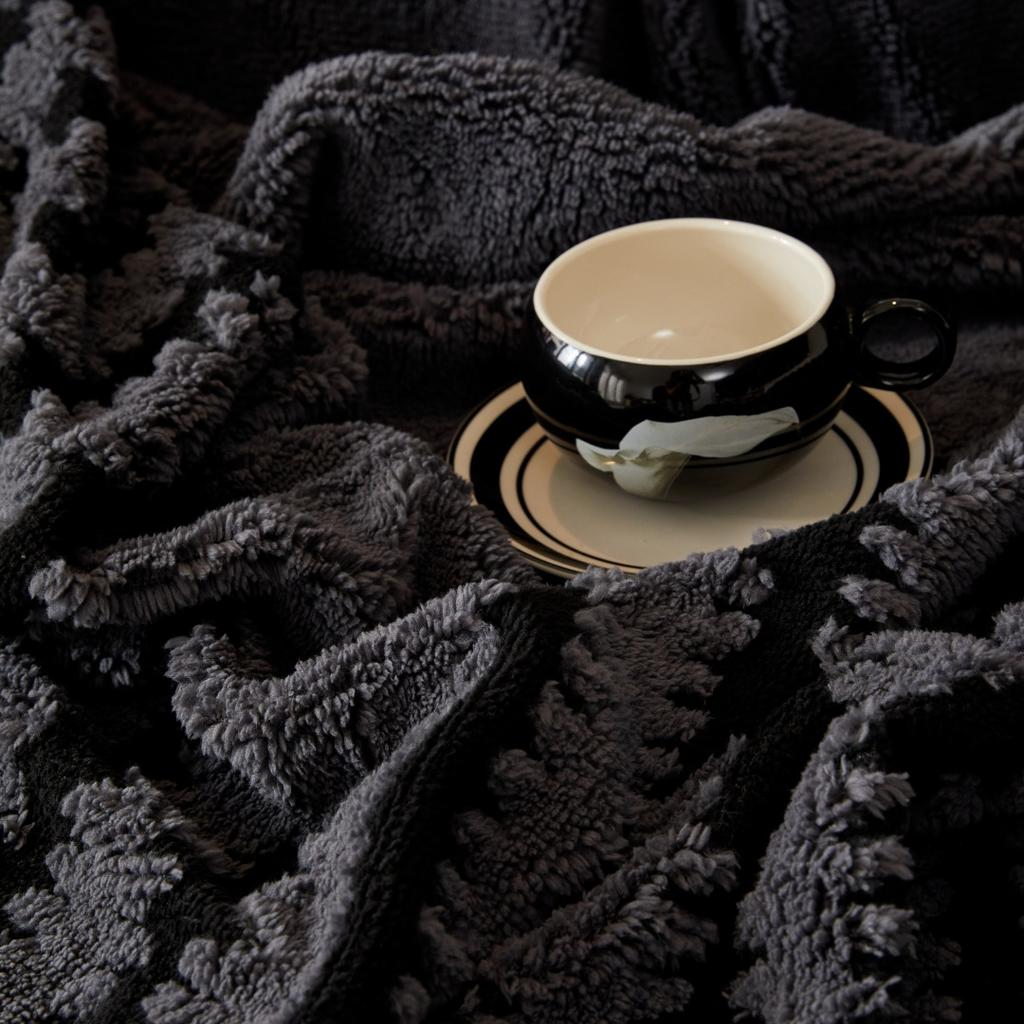 Thicken Graduating Arrows Tuffed Fleece Jacquard Warm Sofa Towel Universal Fluffy Blanket for Living Room Couch Bedding Room