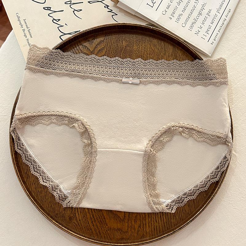 Ladies Spring and Autumn Lace Edge Skin Friendly Breathable Hip Wrap High Waist Triangle Briefs