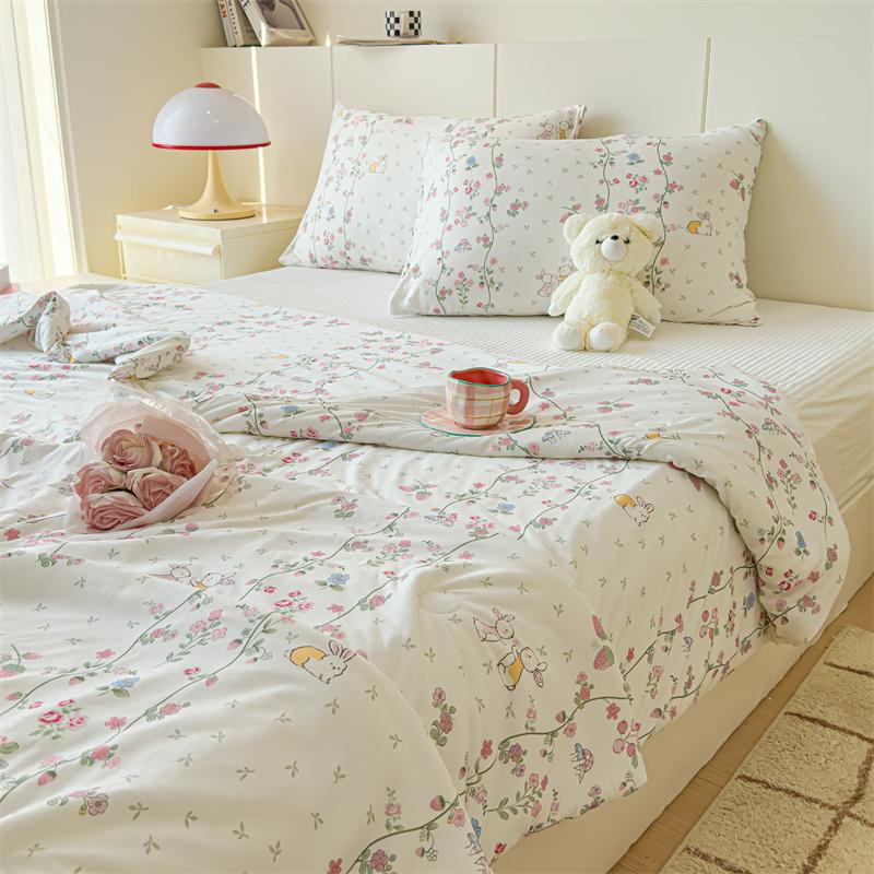 Garden Florals Pattern Quilt Summer Air Conditioning Thin Comforter Cute Rabbit Printed Soft Quilted Quilt for Kids Boys Girls