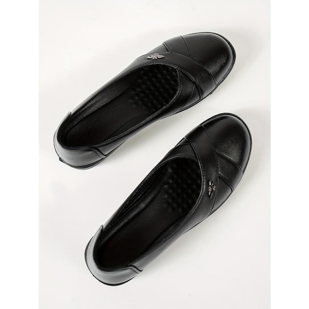 Large Size Popular Minimalist Metal Badge Decoration, Lightweight, Comfortable, Fashionable and Versatile Women's Flat Loafers
