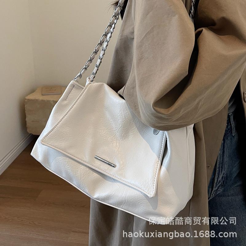 Large Capacity Bag Women 2025 New Popular High-end Shoulder Bag Summer Super Fire Commuter Chain Messenger Bag