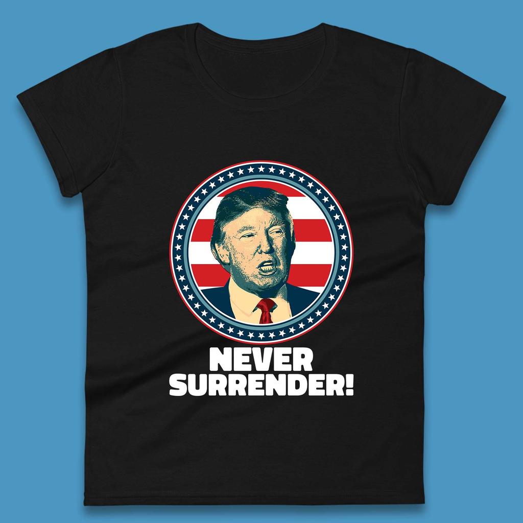 Mai Arrendersi Donald Trump 2024 Riportare l'America Indietro Trump Non Colpevole Campagna Politica Maglietta da Donna Magliette da Uomo Top Unisex