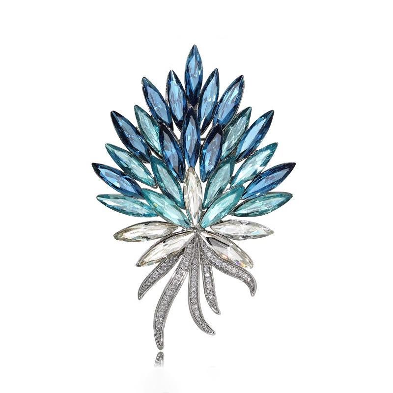 Light Luxury Gradient Flower Bouquet Brooch, High-end Feminine Charm, Crystal Wheat Ear Brooch, Niche Design Sense Brooch