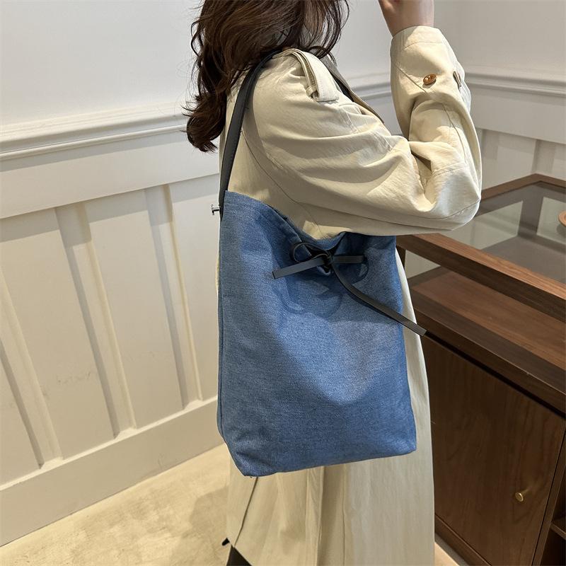 Niche Design Fashionable Bucket Bag Student Commuter Autumn Bag Women's 2025 New Bucket Bag Shoulder Messenger Bag