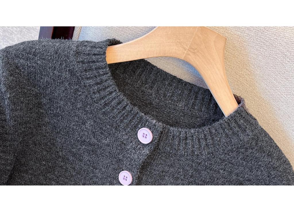 Patchwork Faux Two-Piece Round Neck Knit Sweater - Women's Versatile Short Top for Spring 2026