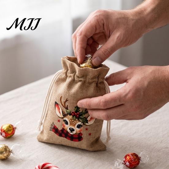 Portable Fabric Gift Holders Christmas Drawstring Bags, Small Festive Prints Burlap Treat Pouches for Bags Candy Jewelry And Party Favors, Reusable