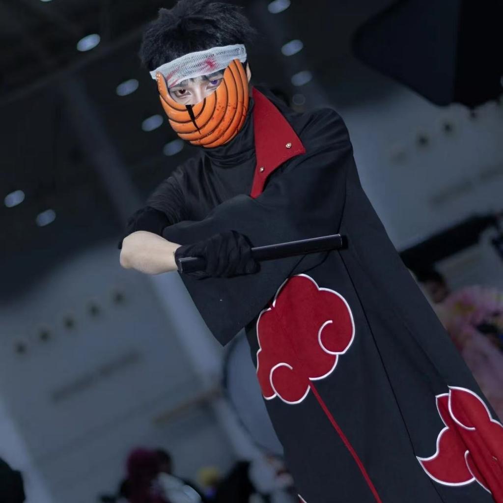 Cappello Cosplay Itachi Uchiha – Organizzazione Alba, Taglia Unica 55-60 Cm, Cotone, Nero/Rosso - 2