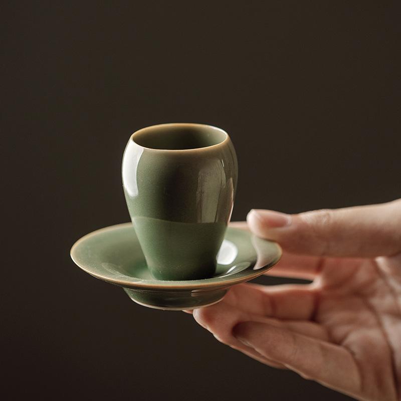 

Boutique Yue Kiln Celadon Teacup Aesthetic Cups With Saucer Set Handmade Ceramic Master Cup Chazhan Cup For Tea Teaware Gift about 30ml