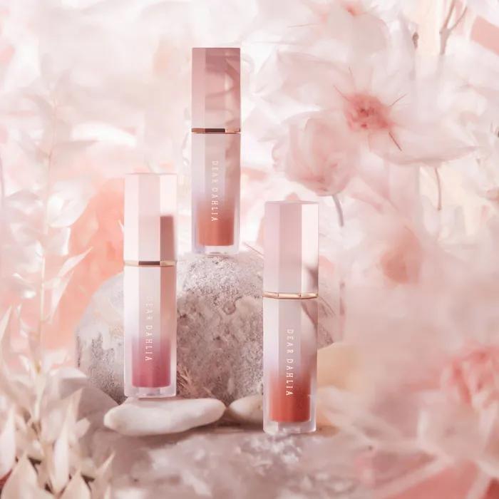 Blooming Edition Petal Touch Plumping Lip Velour
