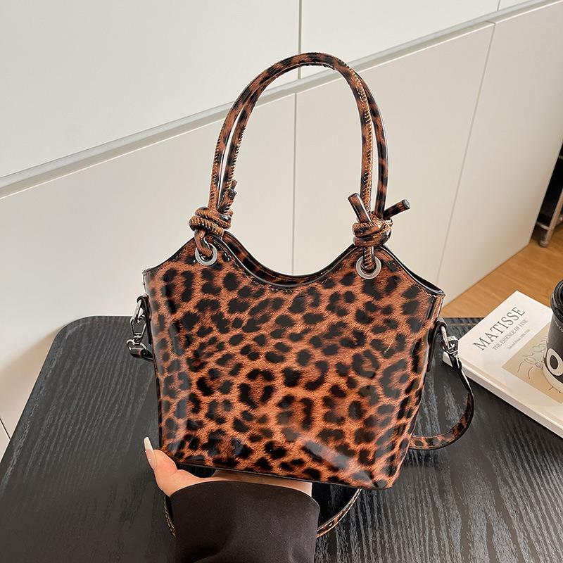 Fashion trend leopard print handbag new simple texture messenger women's bag versatile shoulder bucket bag