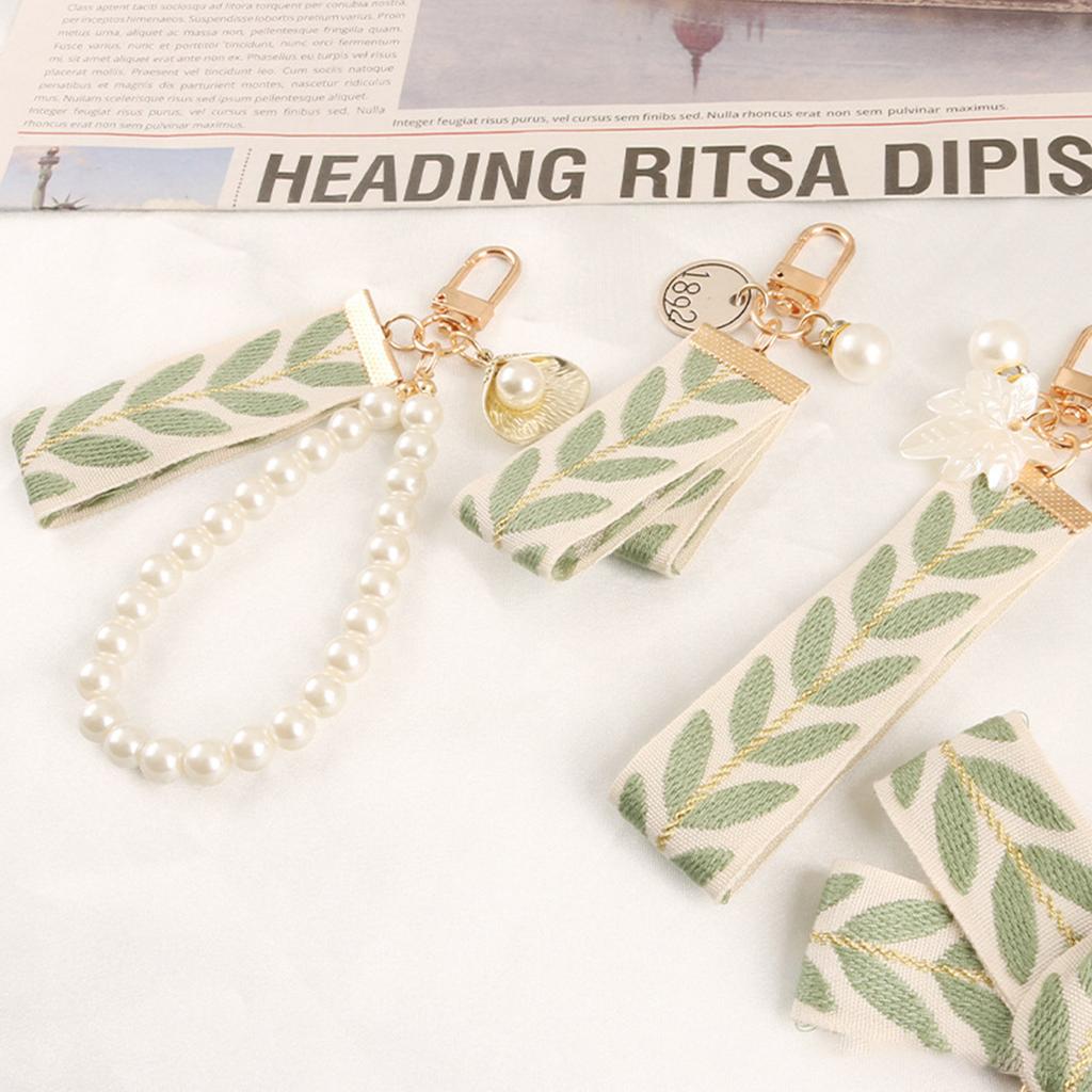 Leaf Pattern Keychain Pearl Shell Pendant Keyrings Wrist Lanyard Key Chain Metal Car Key Holder Decorations for Women